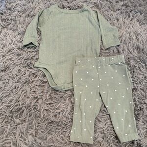 Garanimals Girls Green Long Sleeved Onesie and Pant Set 0-3 months